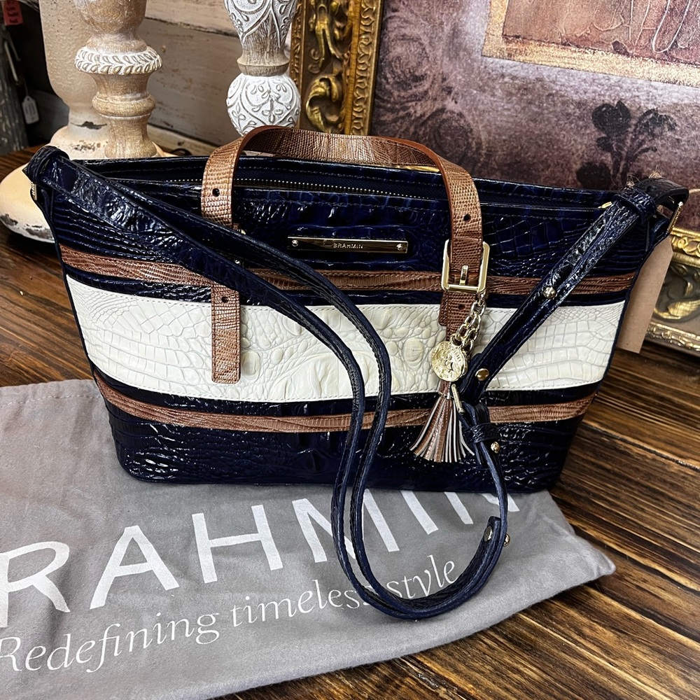 Brahmin leather purse like new condition with dust bag